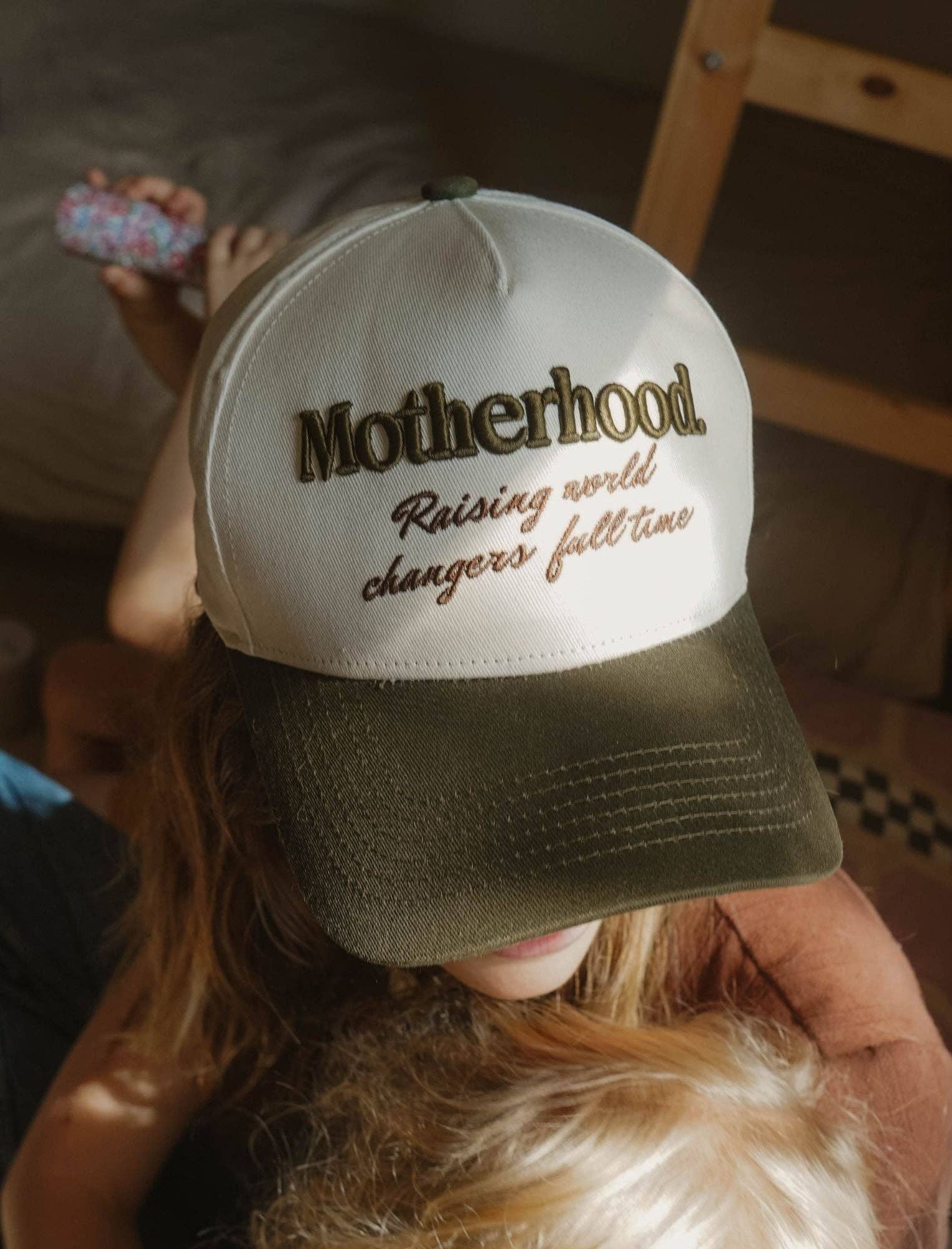 Motherhood: Raising World Changer hat Jenessa Wait