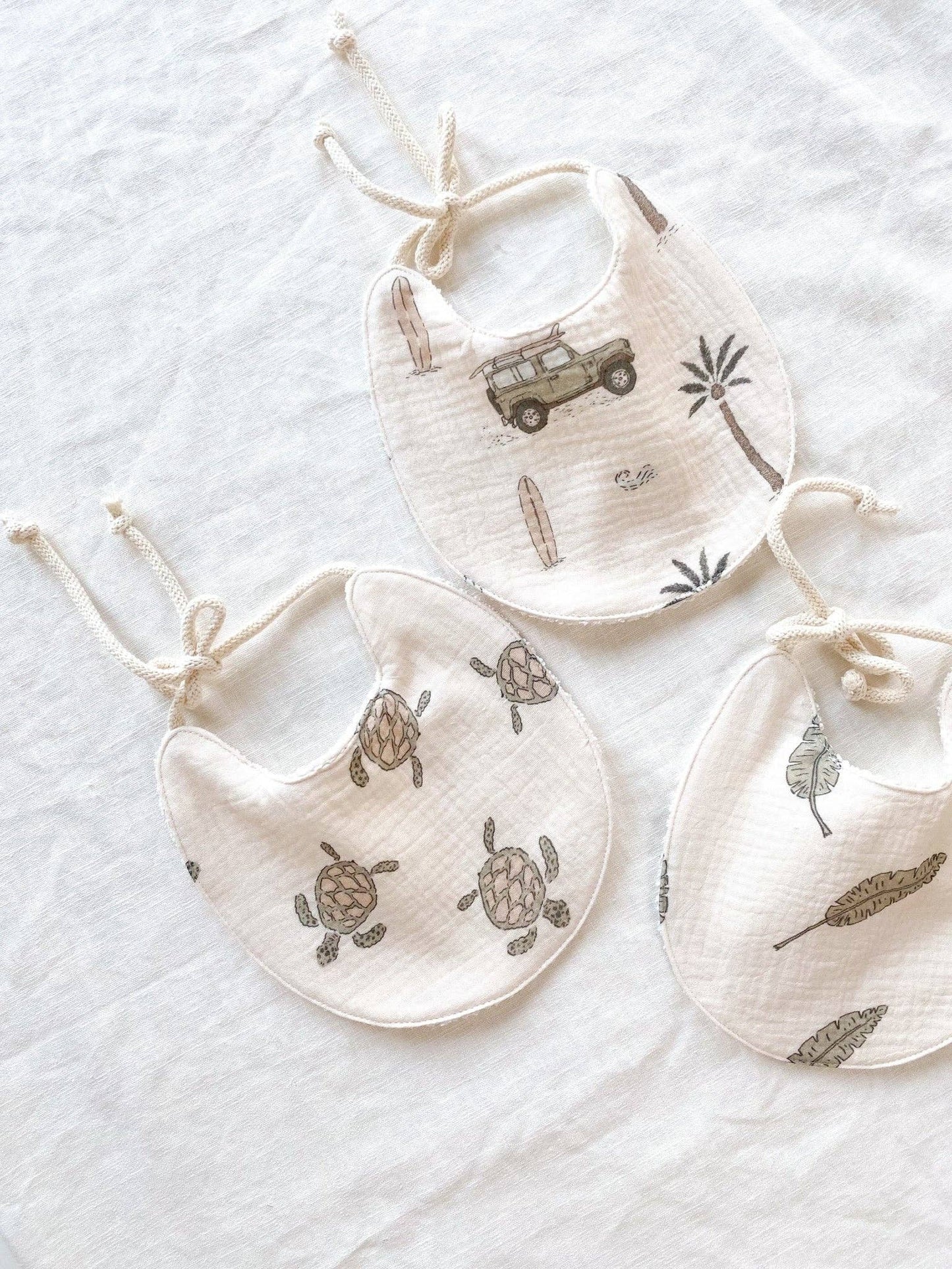 Baby bib / boys PETITE EvelinaApparel