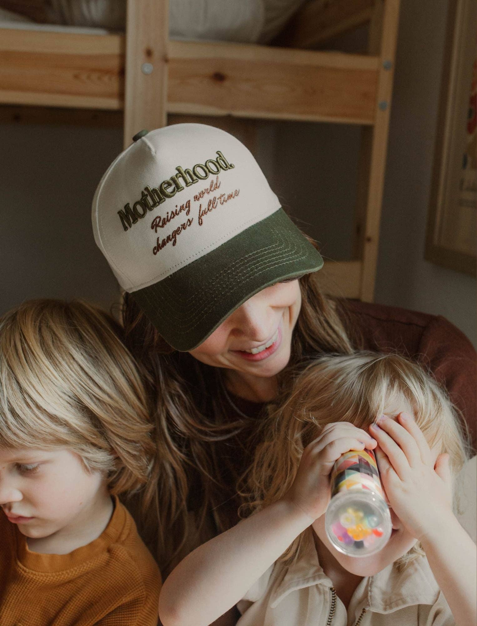 Motherhood: Raising World Changer hat Jenessa Wait