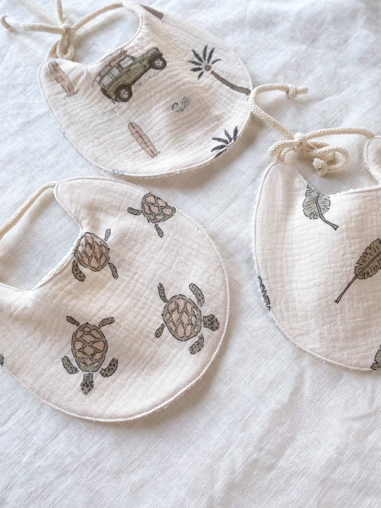 Baby bib / boys PETITE EvelinaApparel