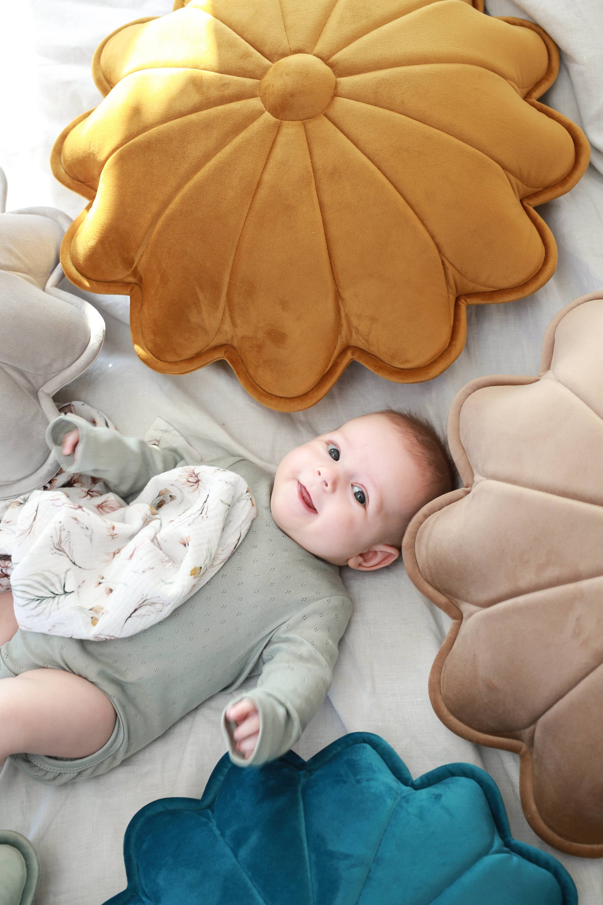 Babyly - Velvet Daisy Pillow - Small BABYLY