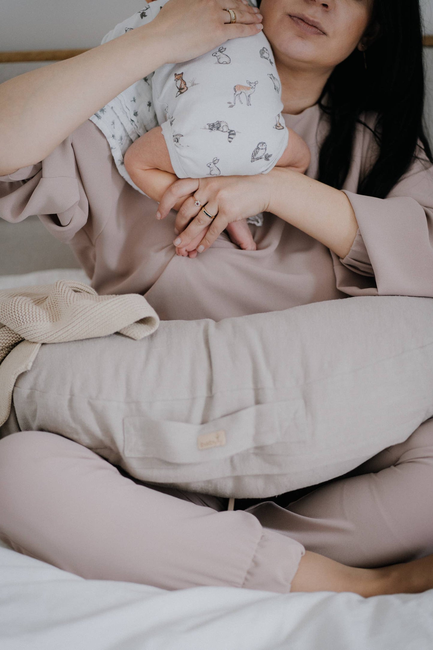 Babyly - Nursing Pillow/Breast Feeding Pillow - Linen - (Beige) BABYLY