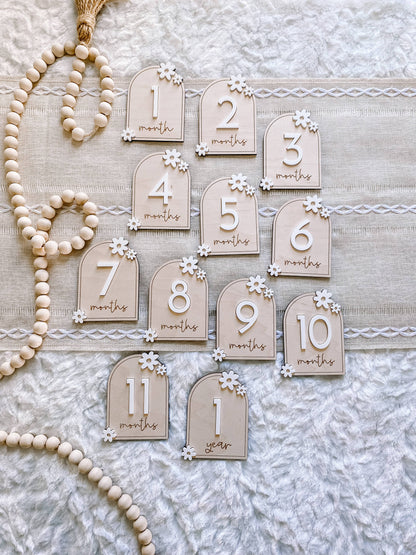 Wooden Monthly Milestone Set - Daisy