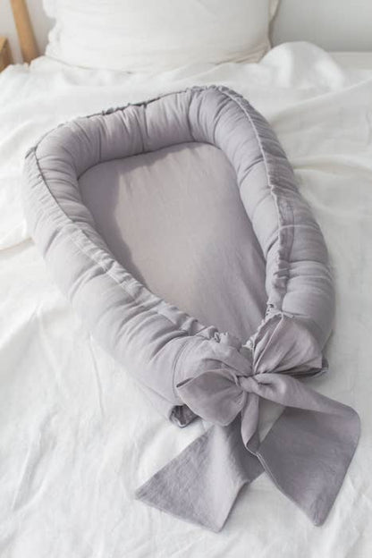 Linen babynest with bow