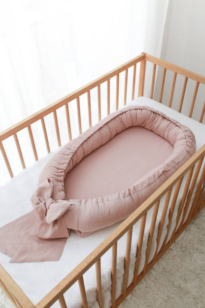 Linen babynest with bow