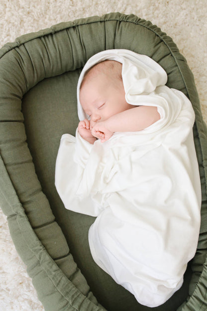 Linen babynest with bow